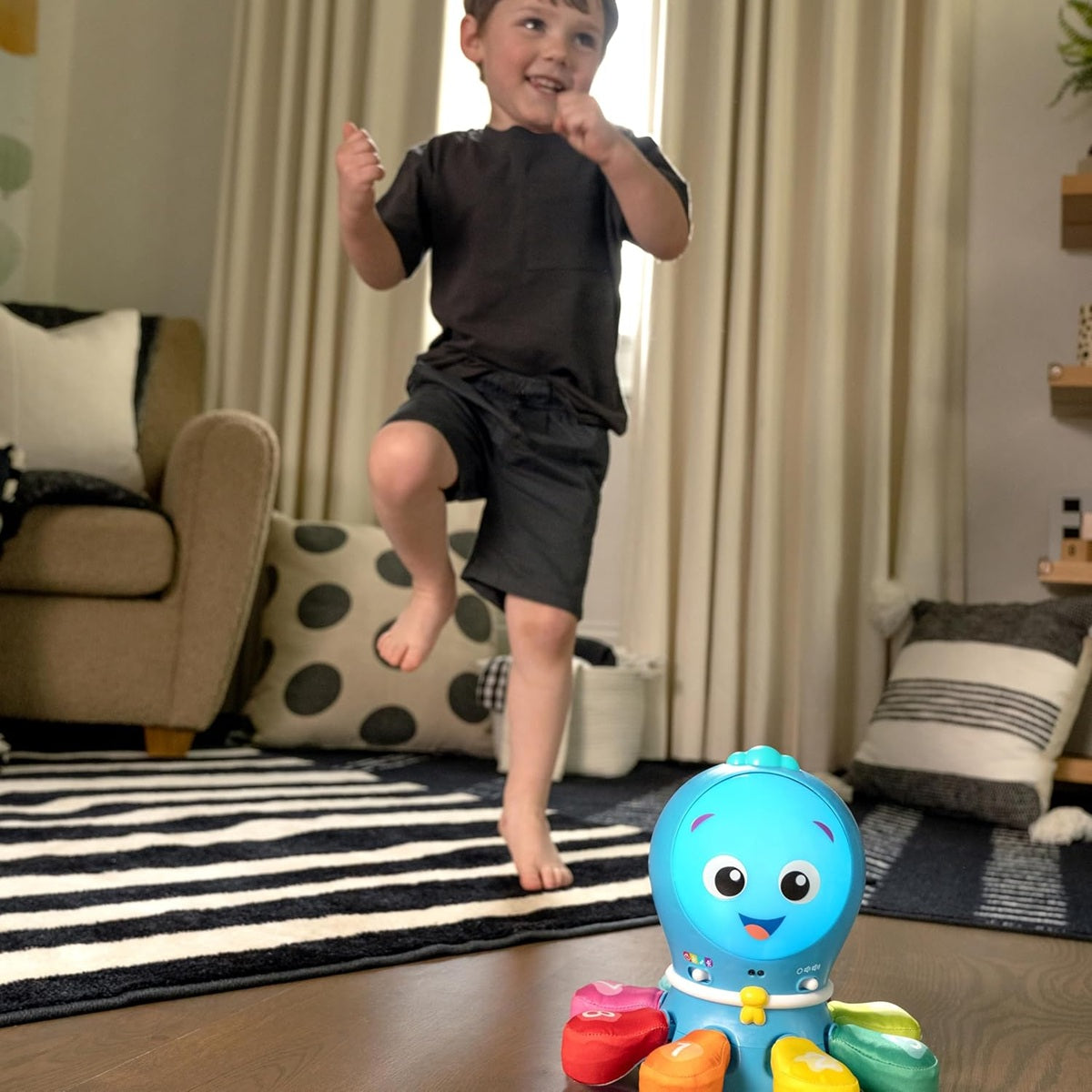 BABY EINSTEIN interaktív POLIP mondatokkal, dallamokkal, fényekkel és mozgással, 4 nyelven