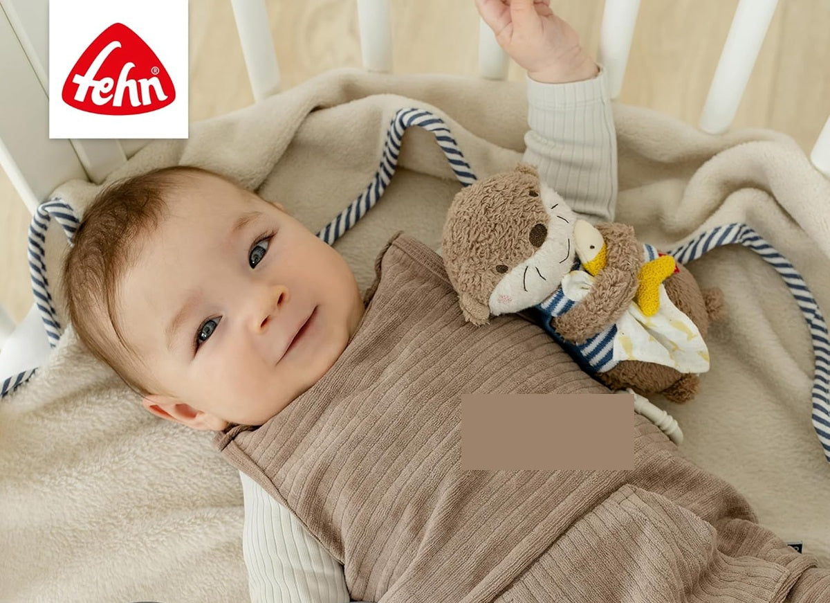 FEHN pluszowa zawieszka z pozytywką WYDRA 17 cm kołysanka Brahmsa – zdjęcie produktu 4