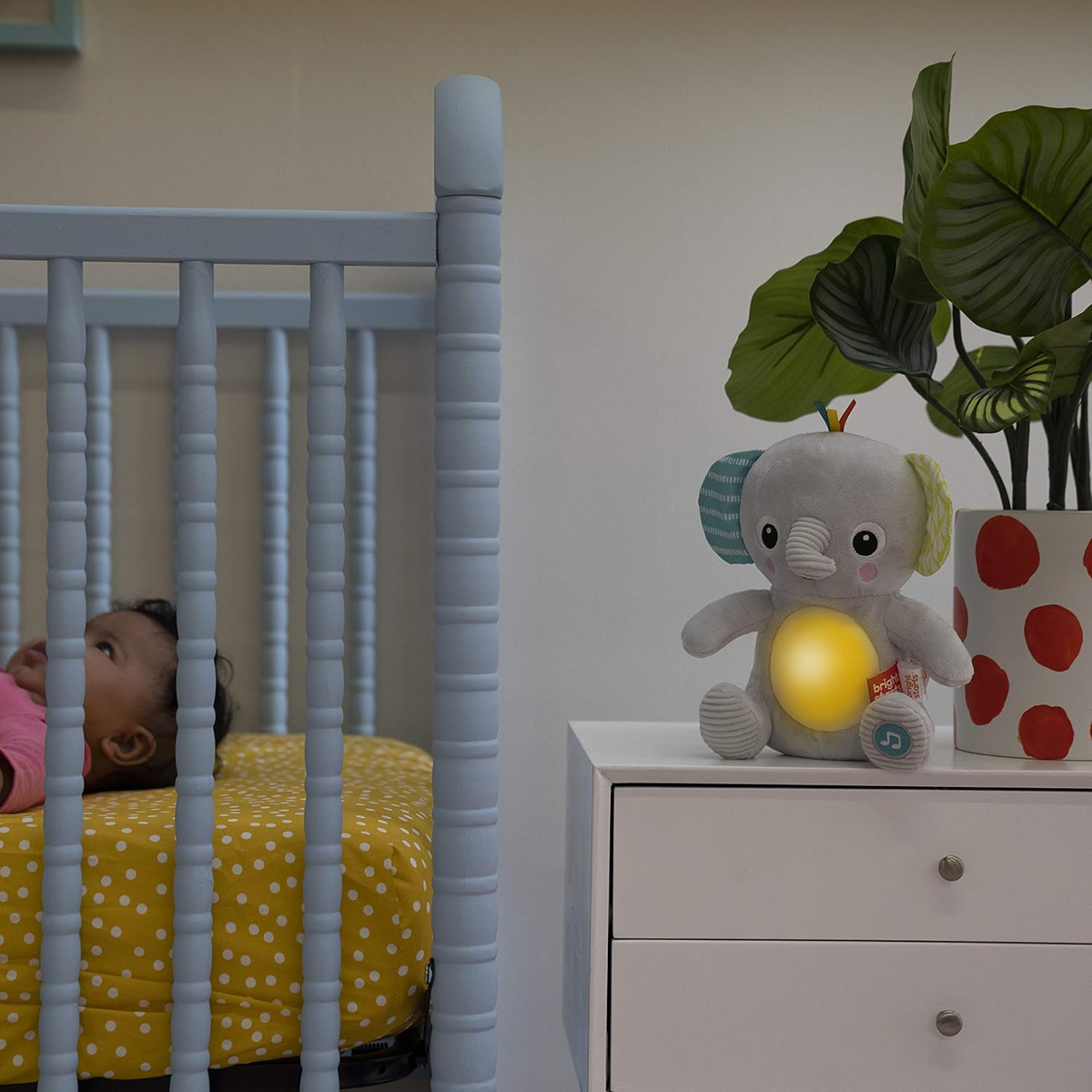 BRIGHT STARTS Huge-a-bye-Baby interaktiv elefant med musik och ljus 20 cm
