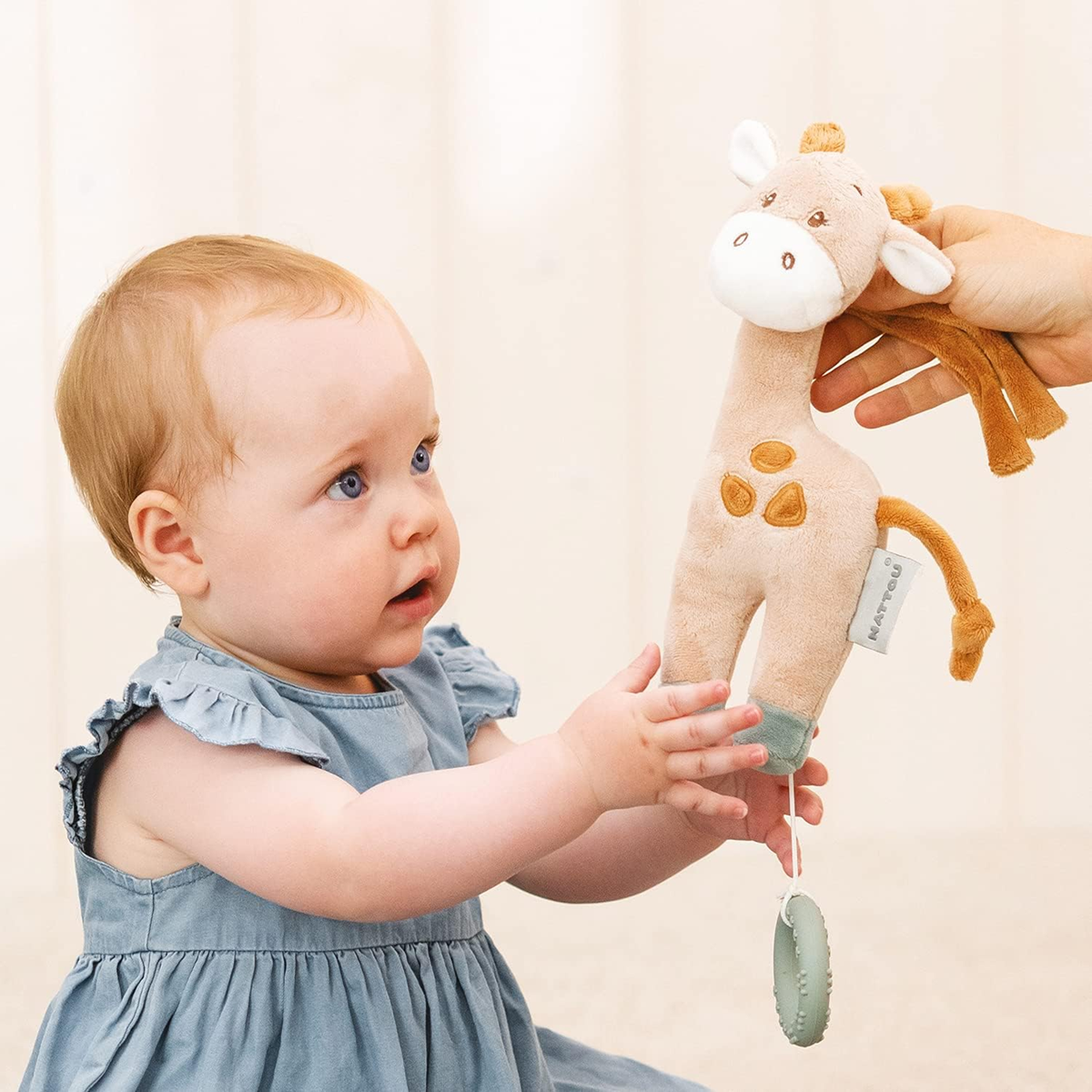 NATTOU Giraffe Luna hanging toy with music box