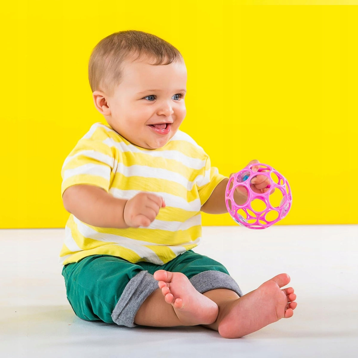 BRIGHT STARTS Oball Rattle silikonowy chwytak gryzak z grzechotką 10 cm