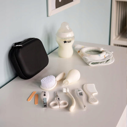 TOMMEE TIPPEE CareProtect zestaw do pielęgnacji dziecka 9 elementów + etui