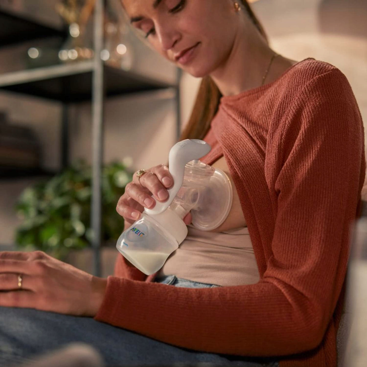 PHILIPS AVENT Natural SCF430/01 laktator ręczny, wygodne odciąganie pokarmu z butelką Natural 125 ml