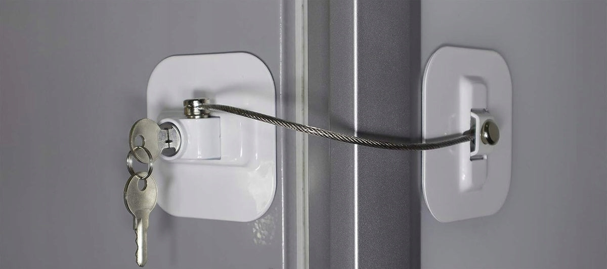 CHILD SAFETY LOCK zabezpieczenie do szafek i szuflad 19 cm + 2 klucze