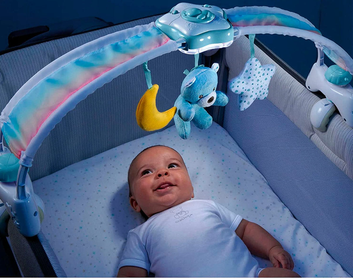 CHICCO Rainbow Sky 2w1 pałąk do wózka i pozytywka z lampką nocną