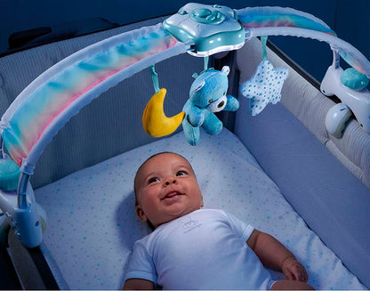 CHICCO Rainbow Sky 2w1 pałąk do wózka i pozytywka z lampką nocną