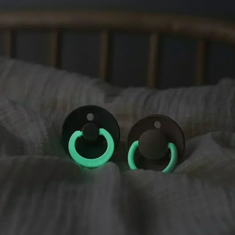 Tétine en caoutchouc phosphorescente BIBS Colour Glow 0-6m