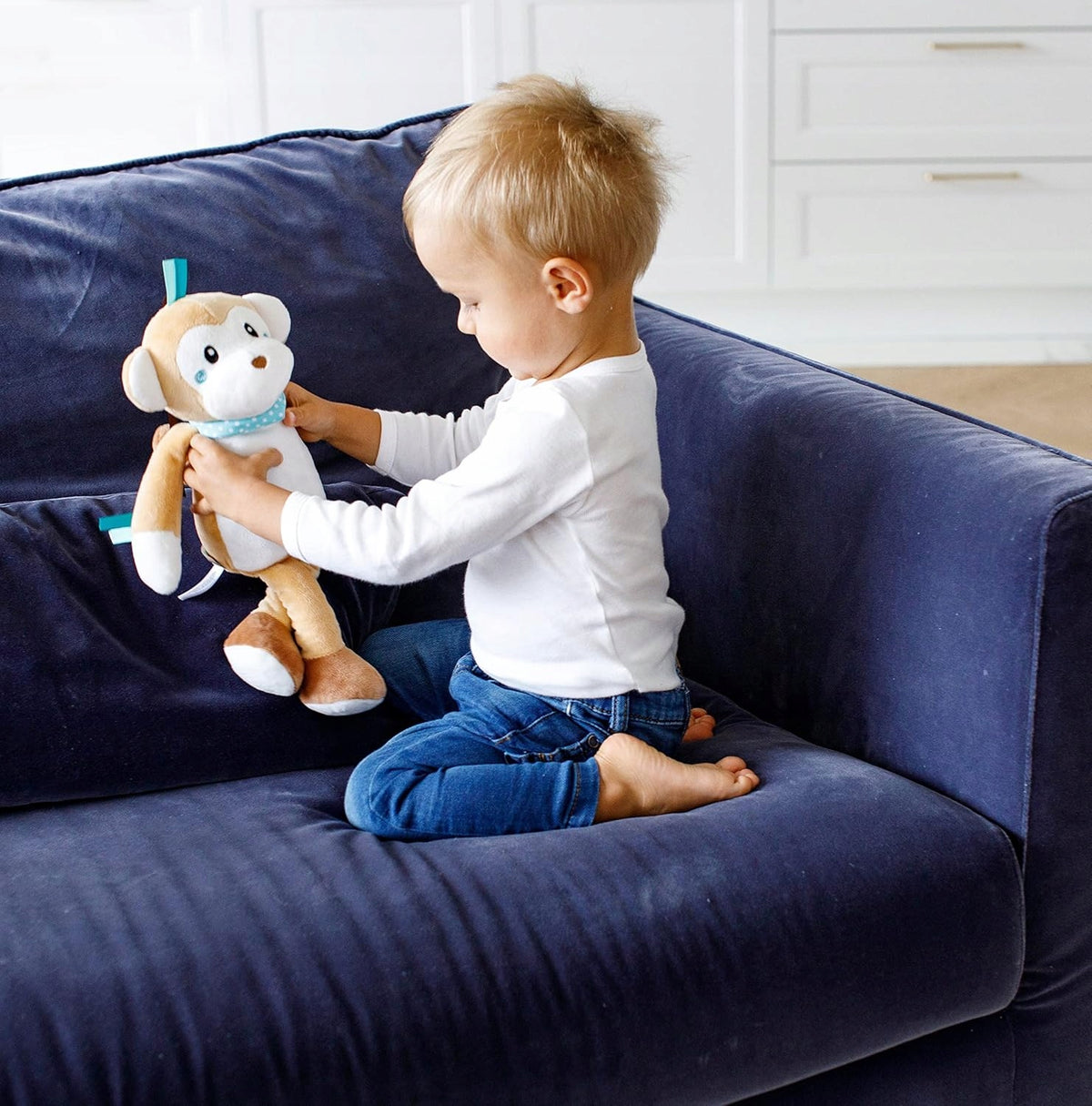 INNOGIO GIO-881 przytulanka ze światełkiem i 10 dźwiękami MAŁPA LUCY 35 cm dla dziecka 0+