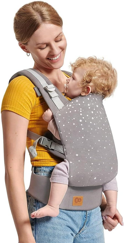 KINDERKRAFT NINO CONFETTI nosidełko ergonomiczne, szare w kropki, mama nosi dziecko w wygodnej pozycji