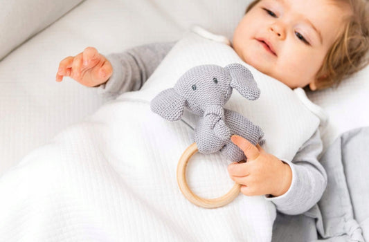 NATTOU bomulls- och trägripleksak bitring med skallra ELEFANT TEMBO 15 cm