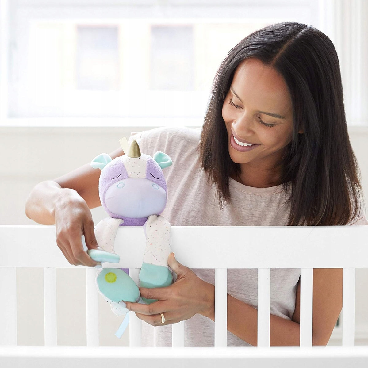 SKIP HOP licorne interactive avec capteur de pleurs et enregistrement vocal