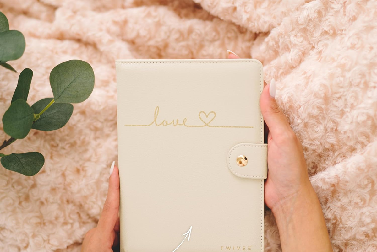 TWIVEE Love etui na kartę ciąży ze sztucznej skóry 15,5 x 21 cm