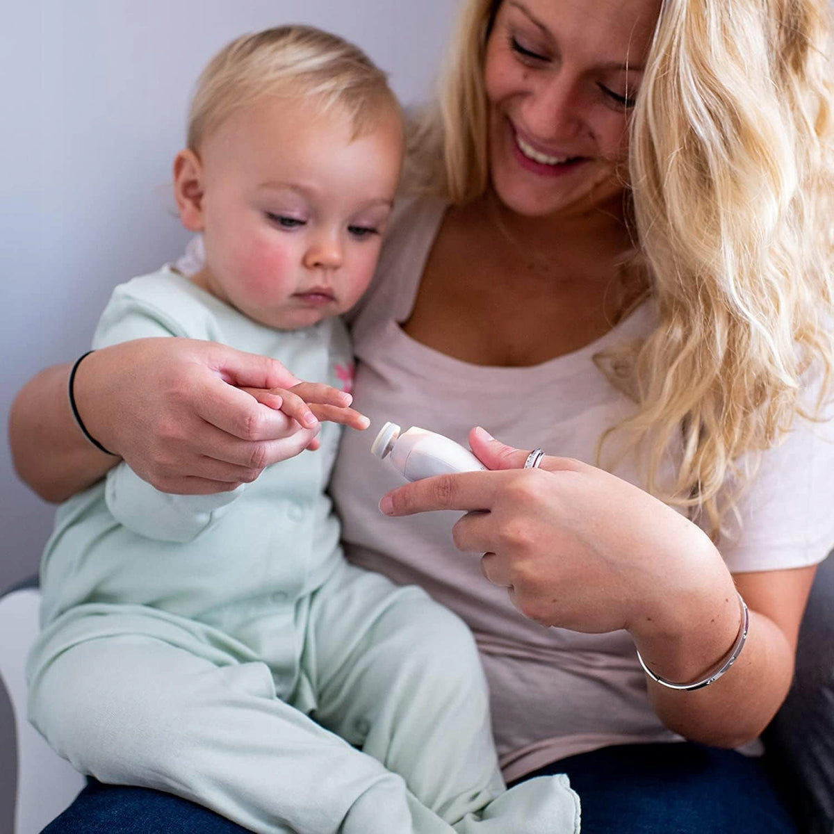 TOMMEE TIPPEE elektryczny pilnik do paznokci z lampką LED dzieci i dorośli