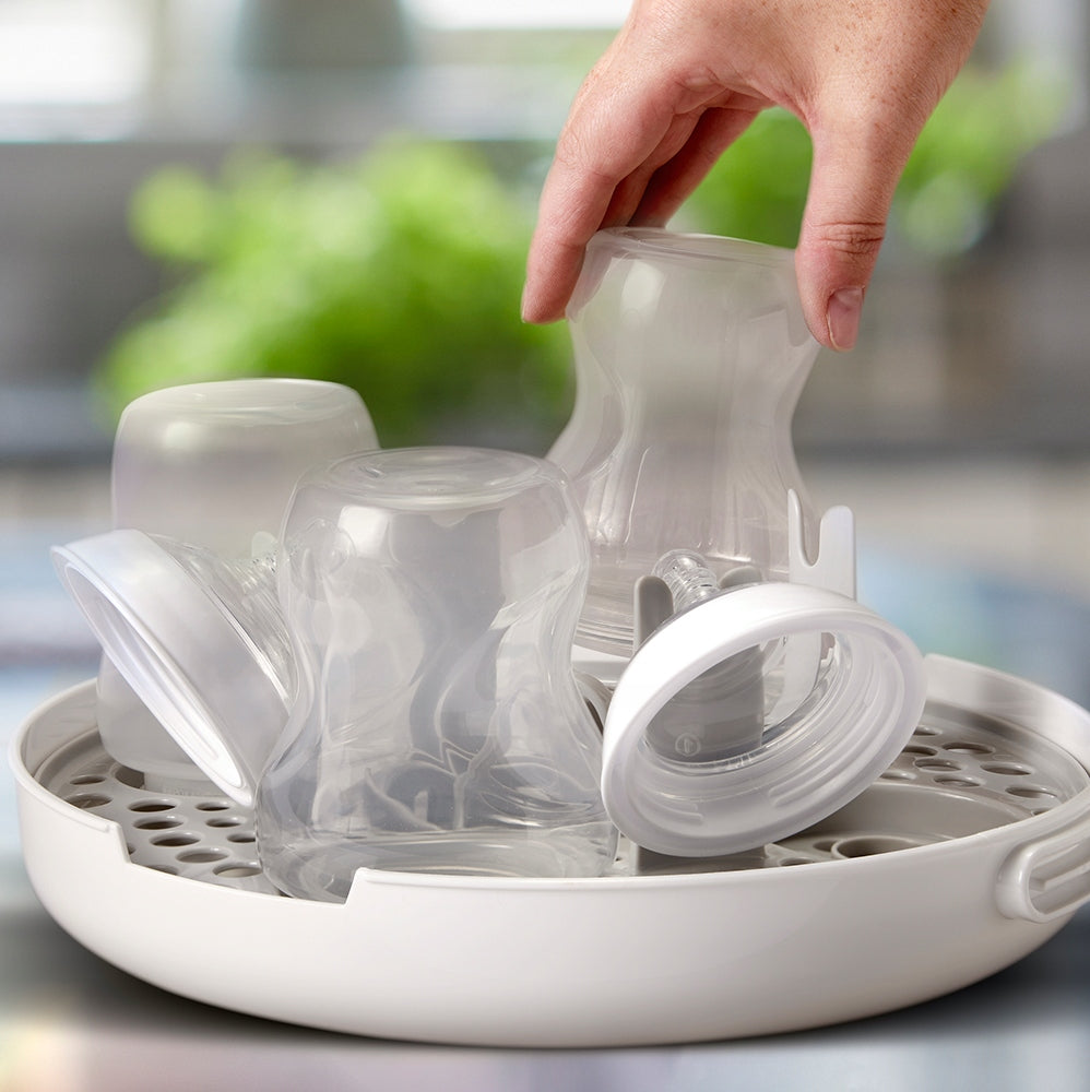 TOMMEE TIPPEE sterylizator + szczypce i smoczek do mikrofalówki, biały, do 4 butelek