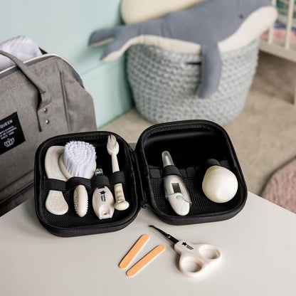 TOMMEE TIPPEE CareProtect zestaw do pielęgnacji dziecka 9 elementów + etui