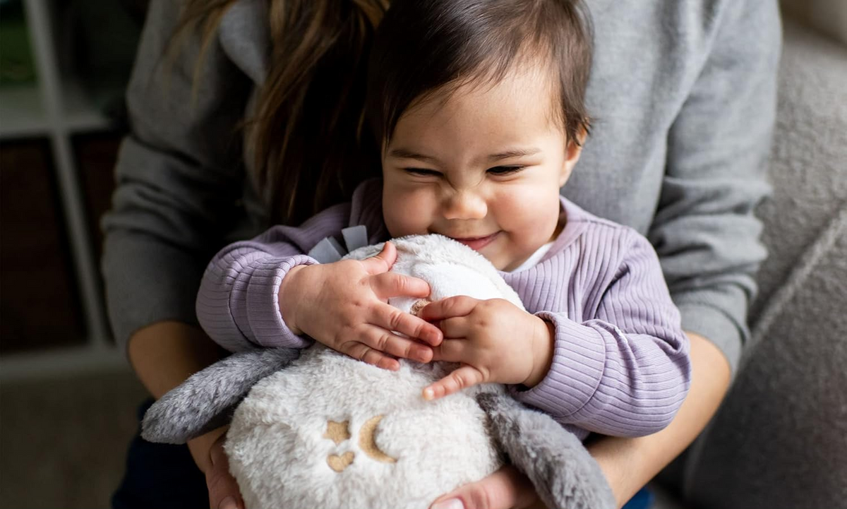 TOMMEE TIPPEE Eule Ollie Deluxe Kuscheltier-Lampe mit Geräuschen – Produktfoto 3