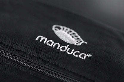 MANDUCA First nosidełko klamrowe bawełna organiczn. czarne, logo manduca na tkaninie organicznej