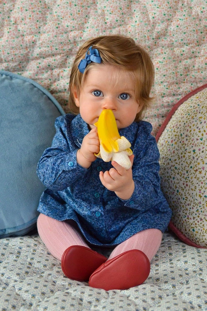 OLI & CAROL miękki kauczukowy gryzak 11 cm BANAN