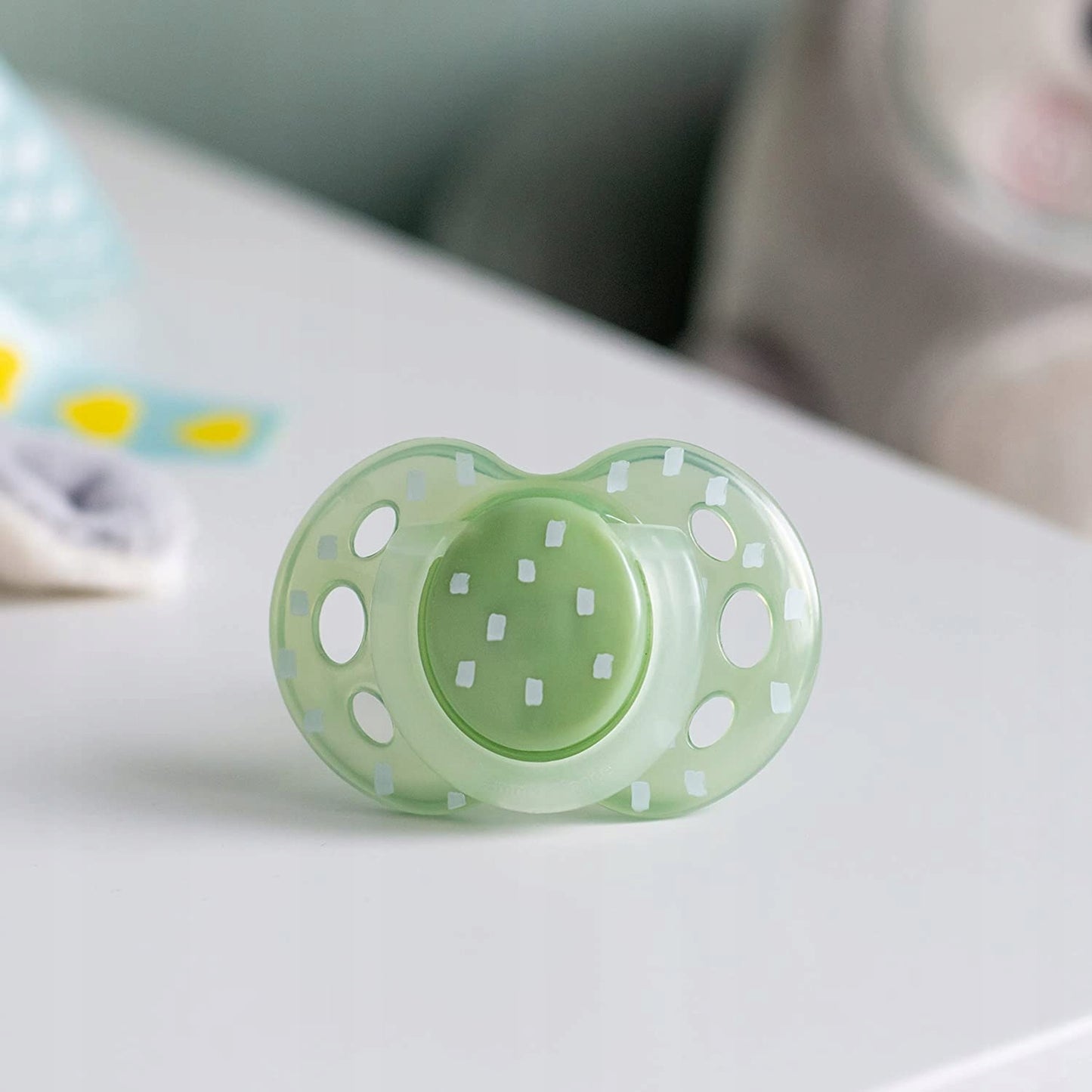 TOMMEE TIPPEE suzete simetrice x6 LUMINEAZĂ 18-36
