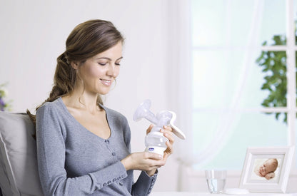 CHICCO Natural Feeling LAKTATOR RĘCZNY 150 ml U "O. ręczny laktator Chicco z butelką 150 ml i smoczkiem, biało-różowy