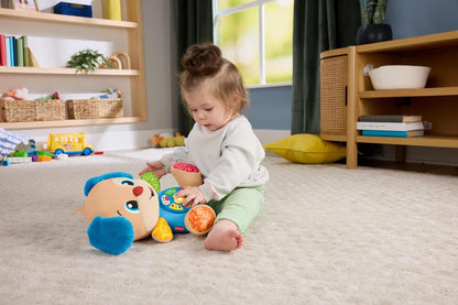 Dziecko bawiące się Szczeniaczkiem Uczniaczkiem Fisher-Price