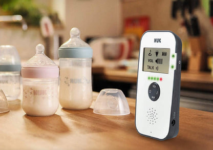 NUK Eco Control 530D elektroniczna niania FHSS biało-czarna z odbiornikiem i butelkami dla dziecka