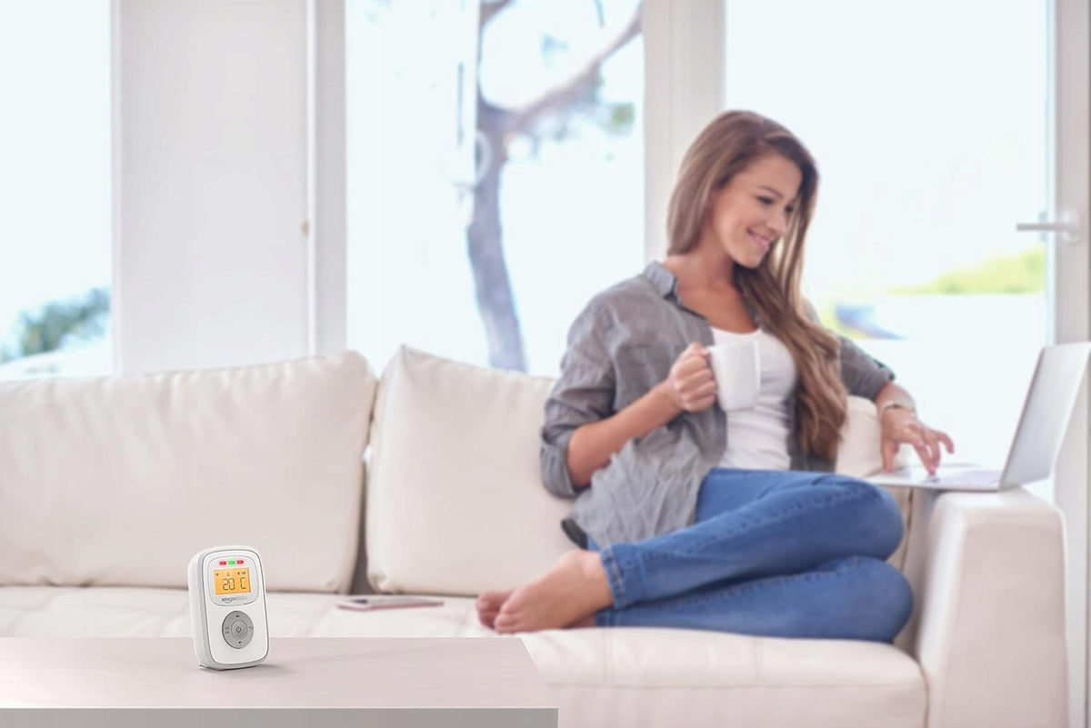 AMAZON BASICS A20 cyfrowa niania elektroniczna DECT, biało-szara niania z podświetlanym ekranem na stole
